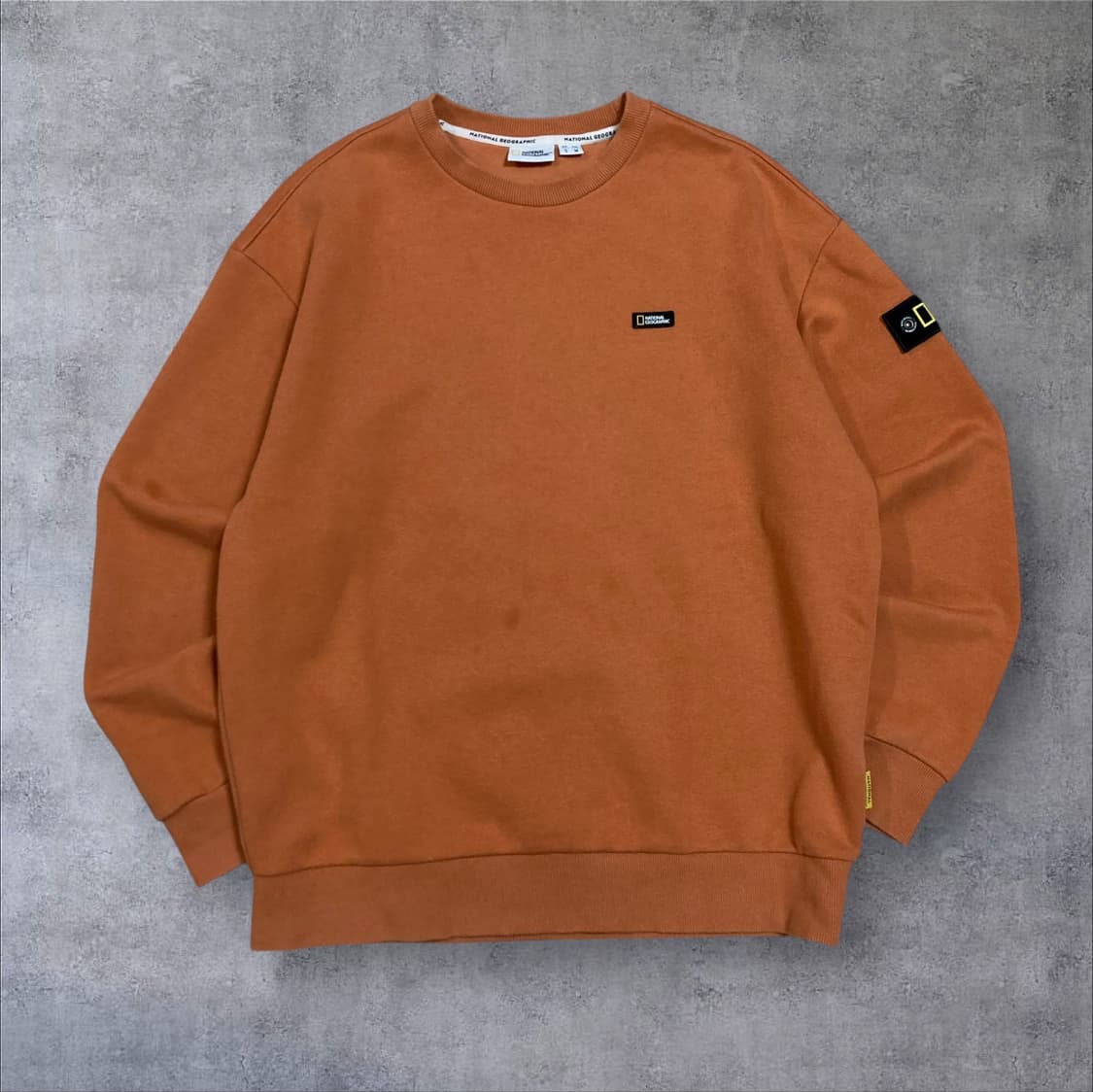 내셔널 지오그래픽 빅로고 와펜 오렌지 맨투맨 상품이미지2