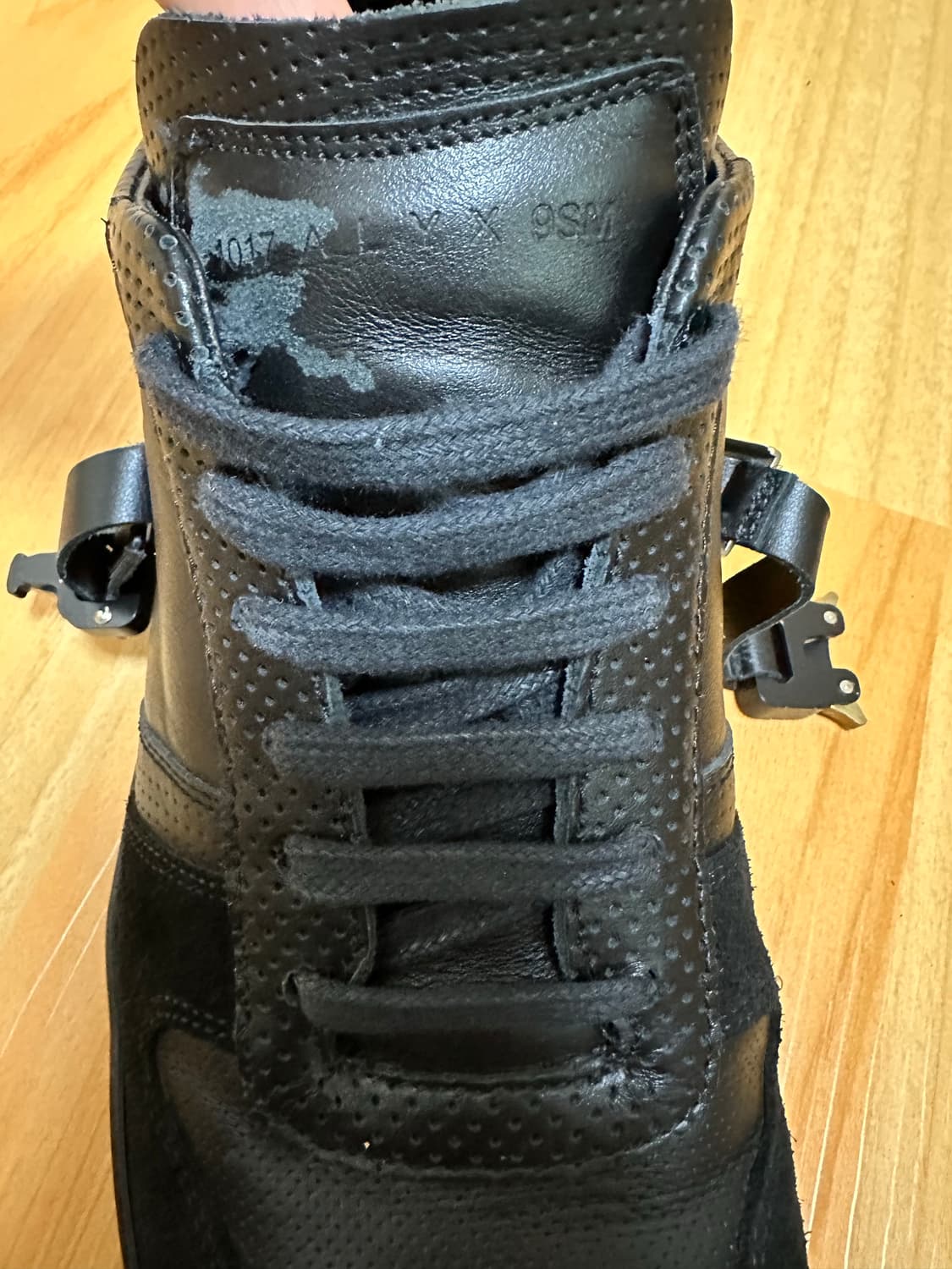 1017 ALYX 9SM 버클 스니커즈 블랙 42 사이즈 (270) 상품이미지8