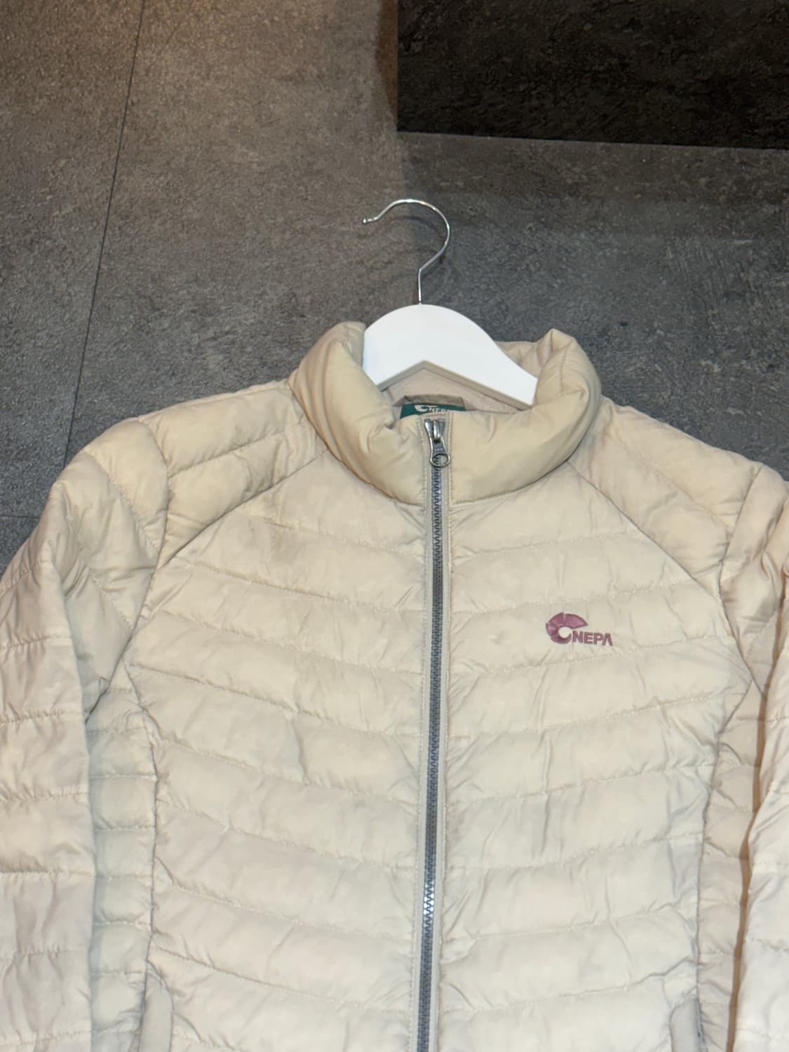 네파 여성 구스다운 경량패딩 90사이즈 상품이미지4