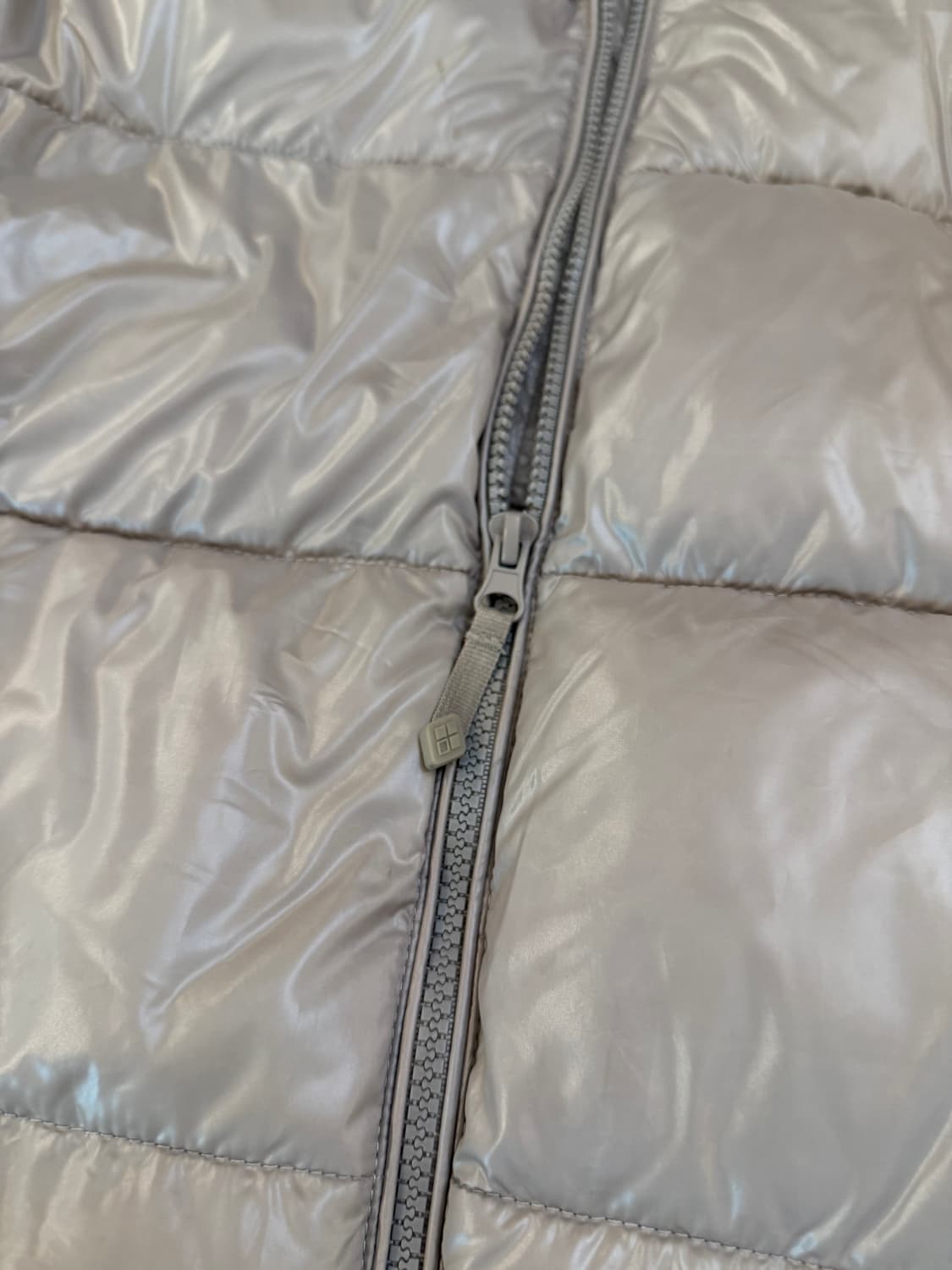 몽벨 글로시 고프코어 경량패딩 베이지 상품이미지4