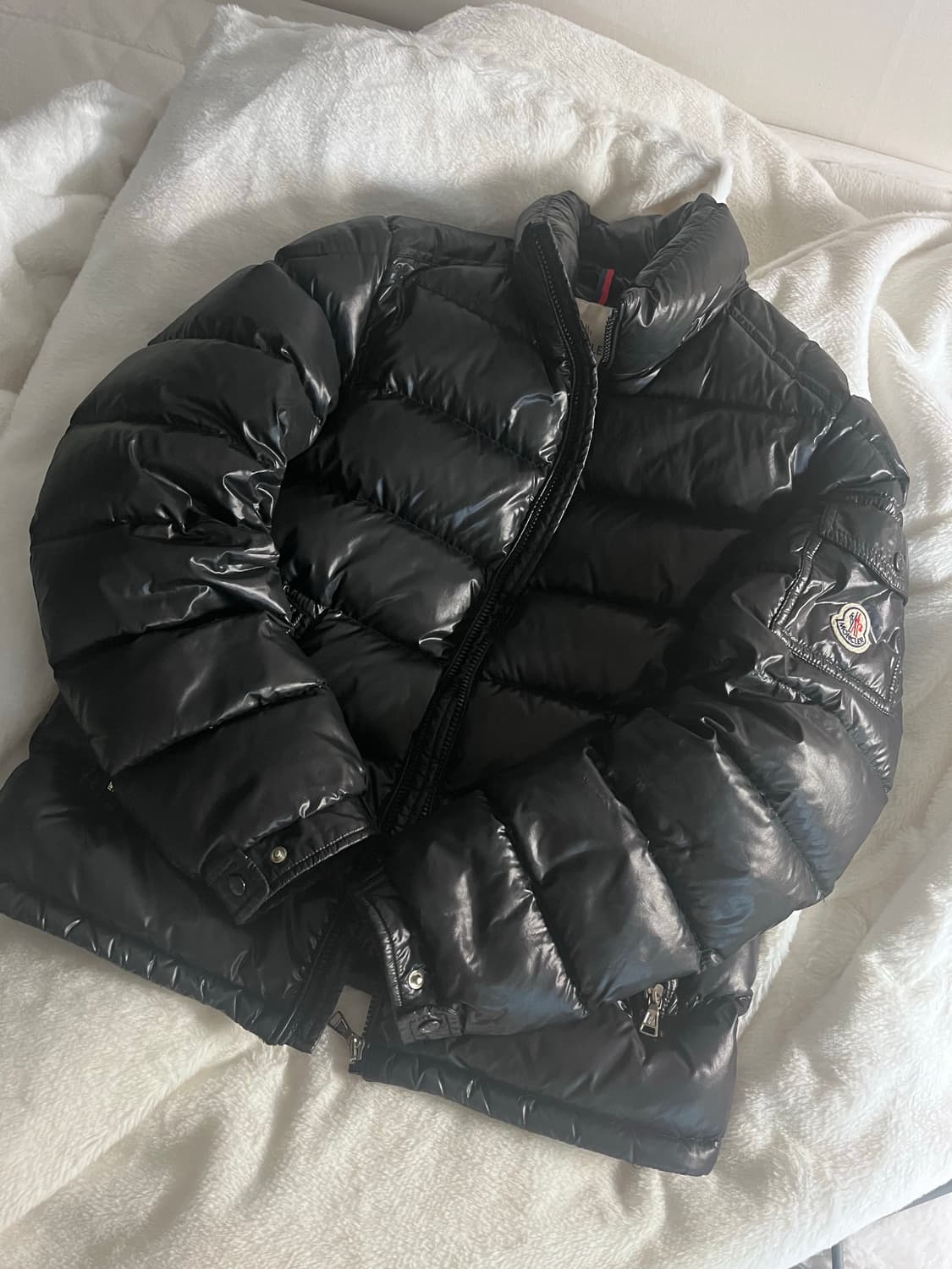 몽클레어 뉴 마야 후드탈부착 유광패딩 14y 블랙 상품이미지1