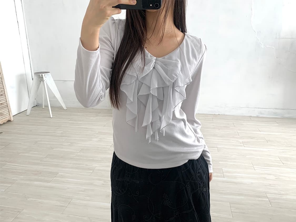Soft Gray Ruffle Top 상품이미지4