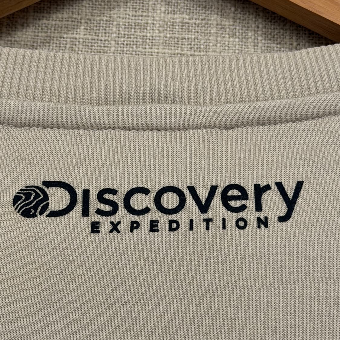 디스커버리 스몰로고 맨투맨 스웻셔츠 M 베이지 상품이미지5