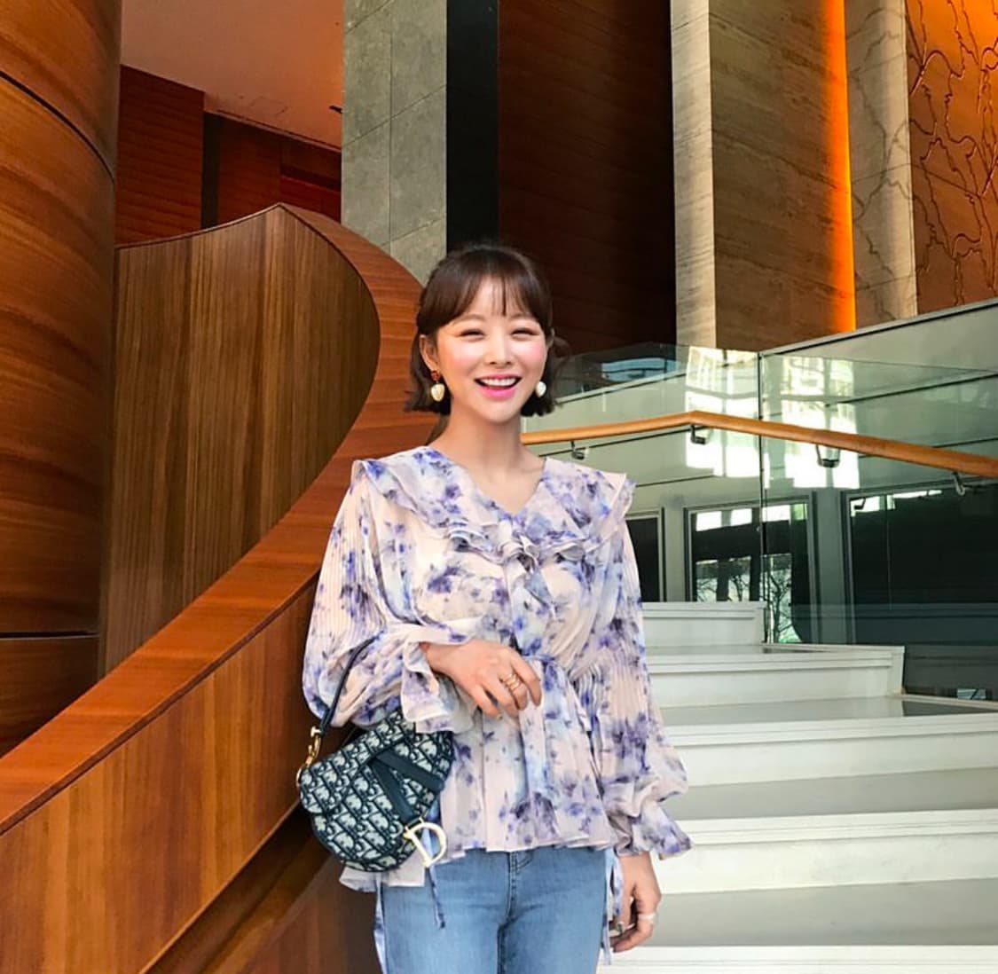 새상품 ) 임블리 로맨틱무드 프릴블라우스 상품이미지1