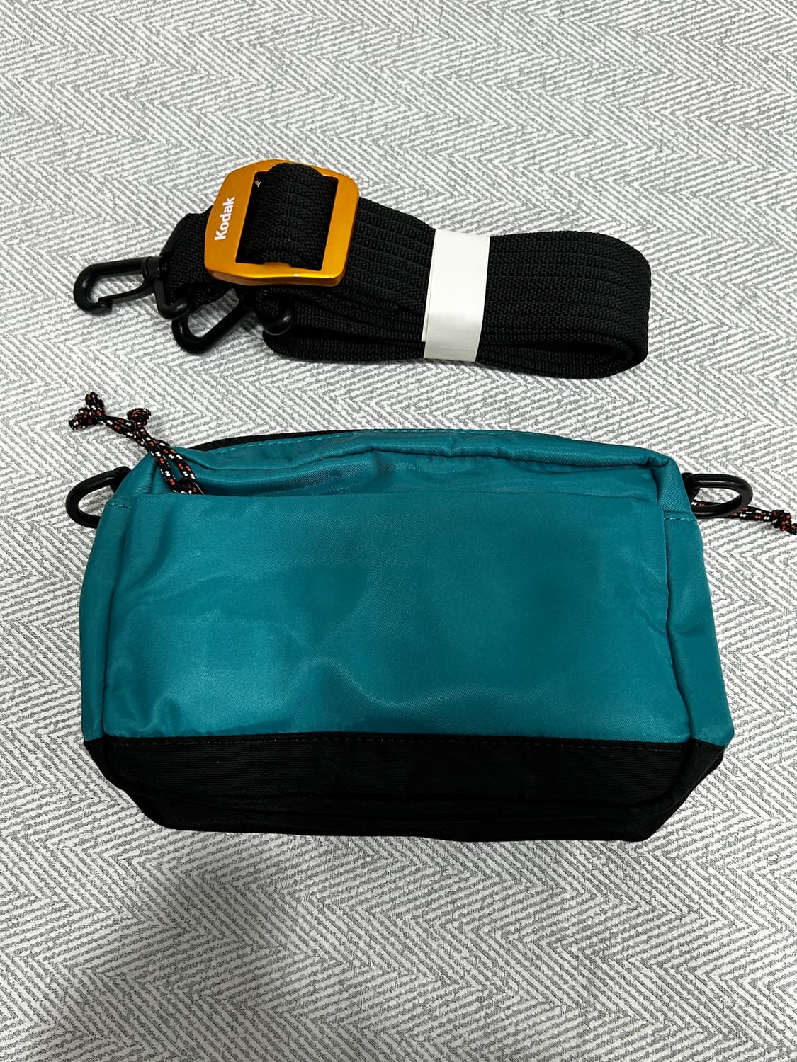 새상품 코닥 Kodak 에센셜 스퀘어 미니 크로스백 상품이미지6
