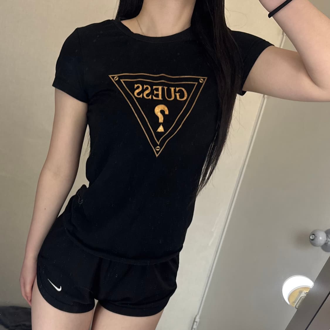 게스 빅로고 반팔티 블랙 상품이미지1