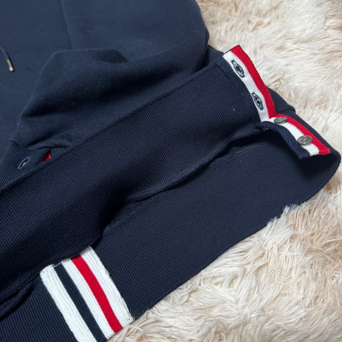 [신형 / 새상품급] 톰브라운 백삼선 후드티 네이비 상품이미지6