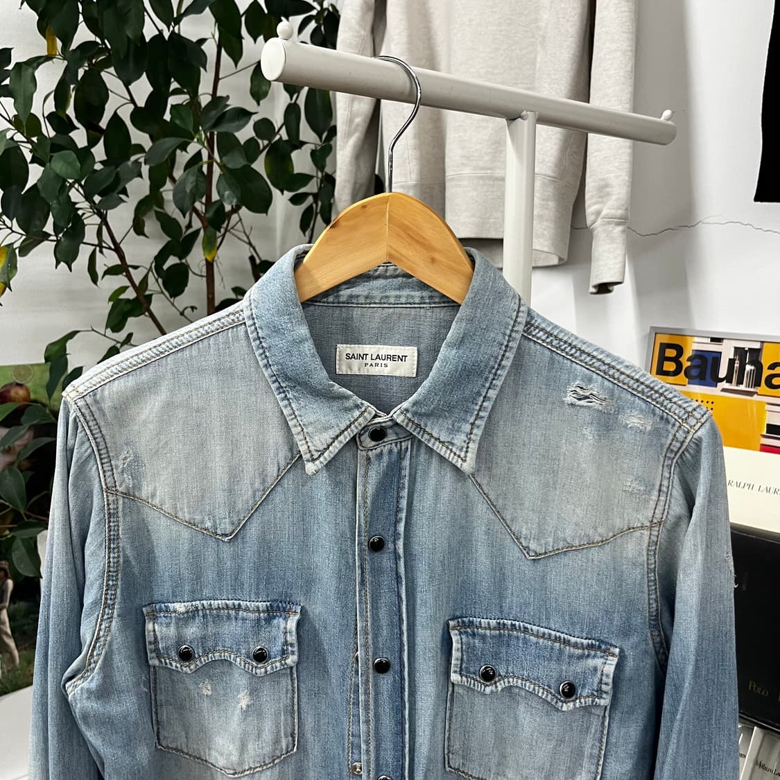 생로랑 디스트레스드 데님셔츠 S 상품이미지2