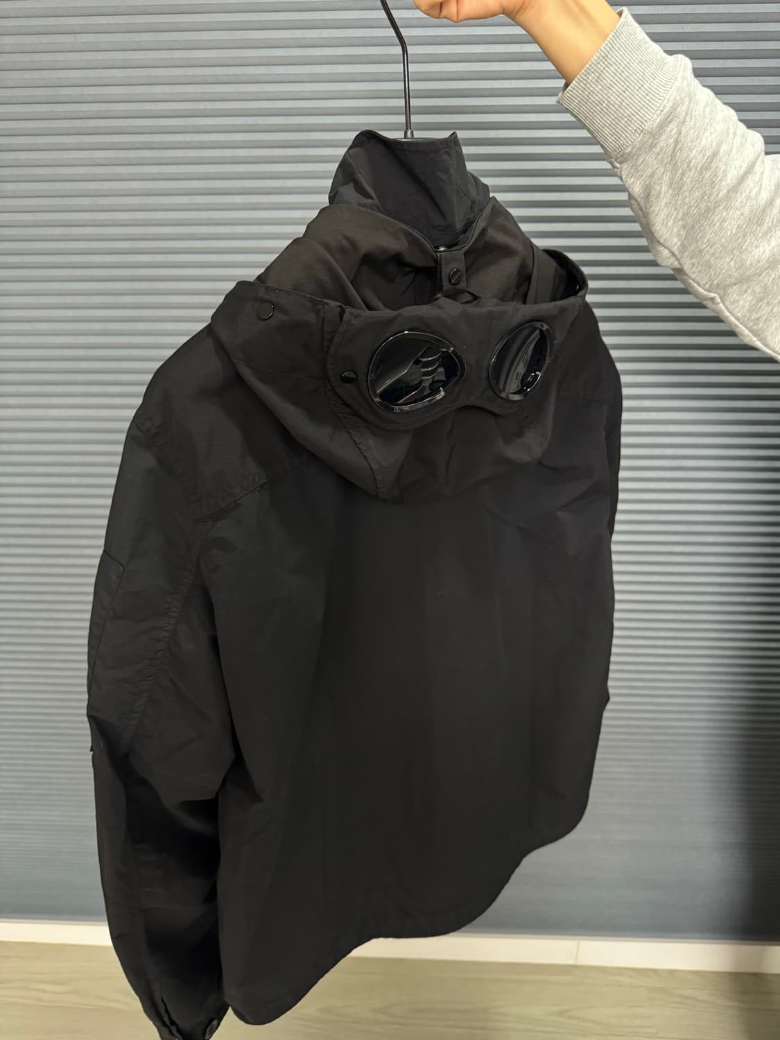 cp컴퍼니 26ss 플랫나일론 고글자켓 바람막이 상품이미지3