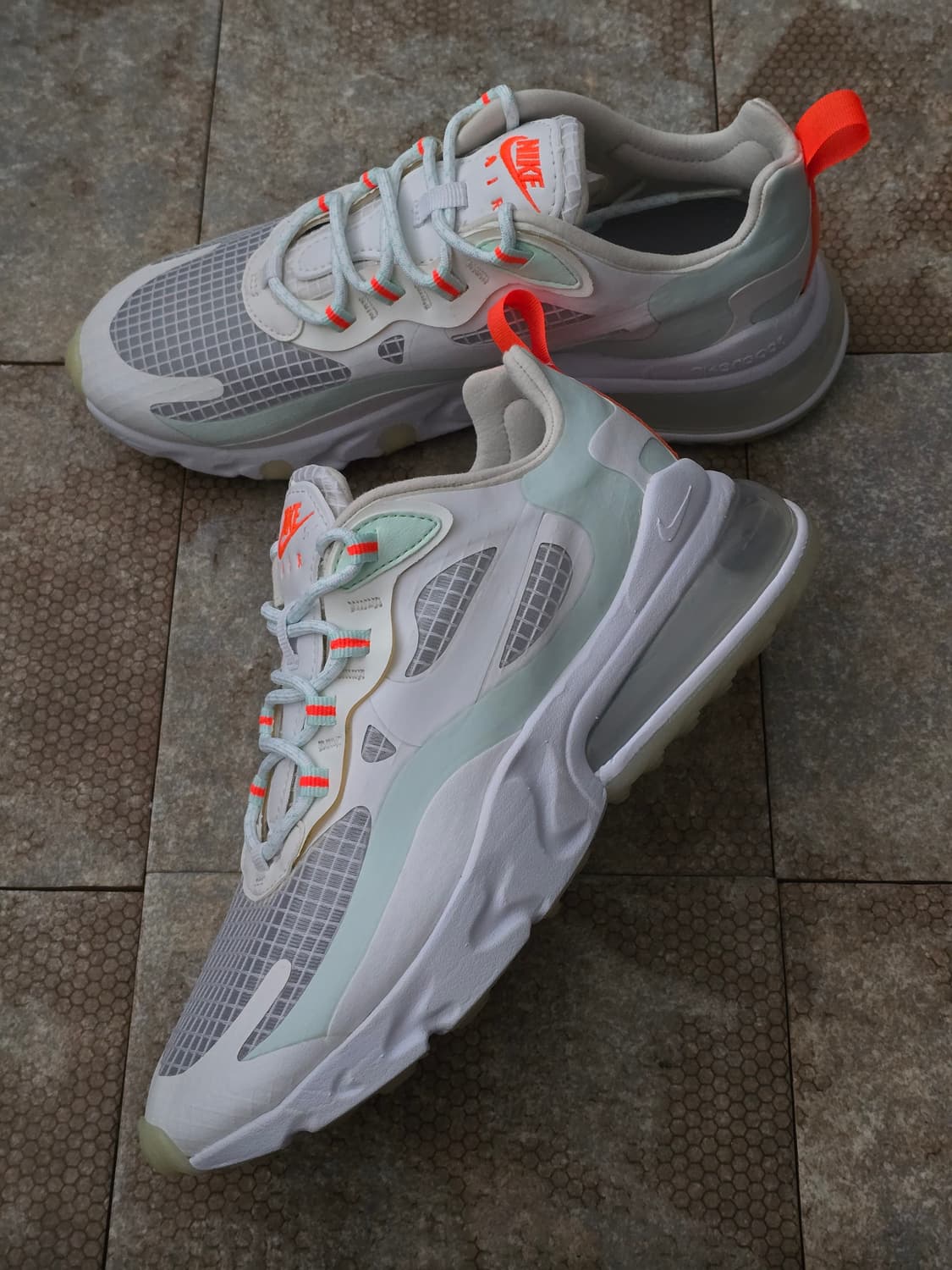 (240)나이키 에어맥스 270 리액트 se 하이퍼 크림슨 상품이미지3