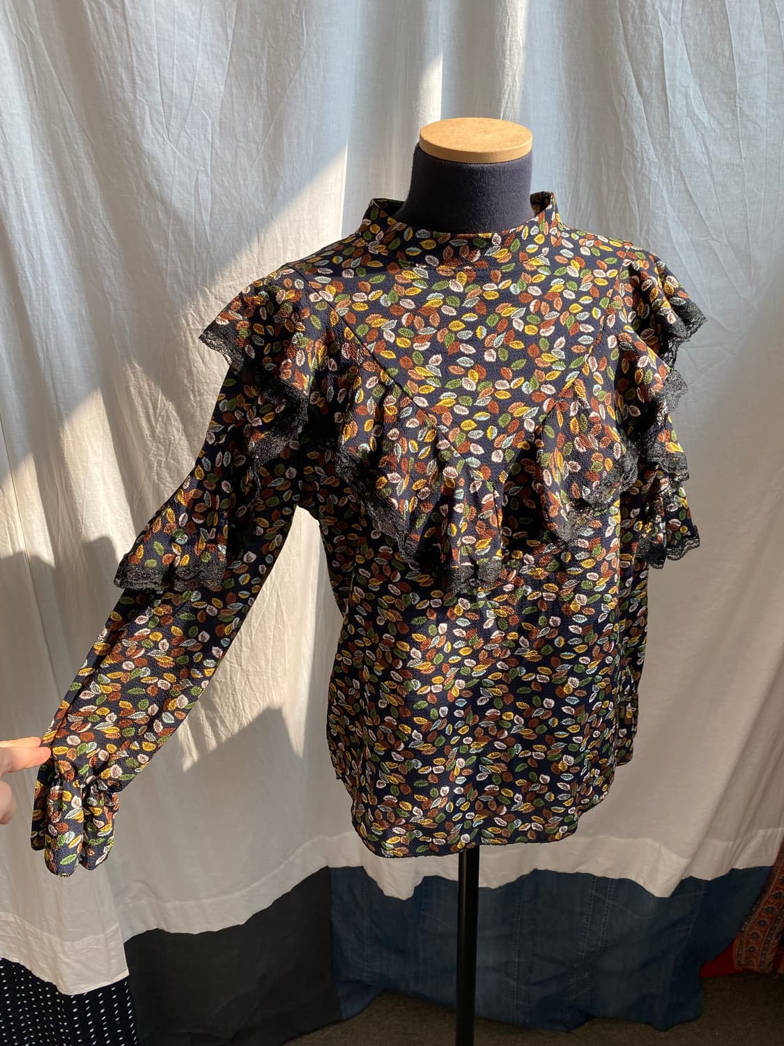 패턴 디테일 블라우스(M) 상품이미지1