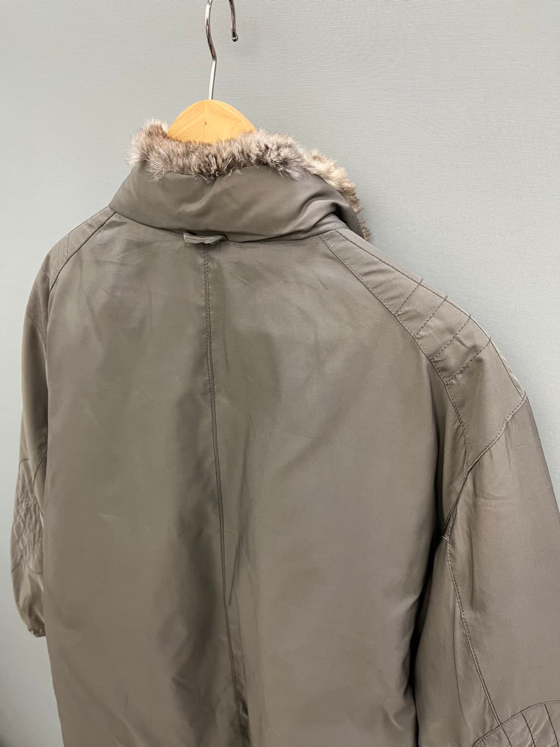 라코스테 남성 토끼퍼 덕다운 경량패딩 브라운 상품이미지7