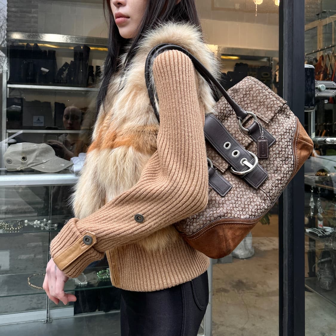 00s 코치 브라운 스웨이드 플랩 백 상품이미지1