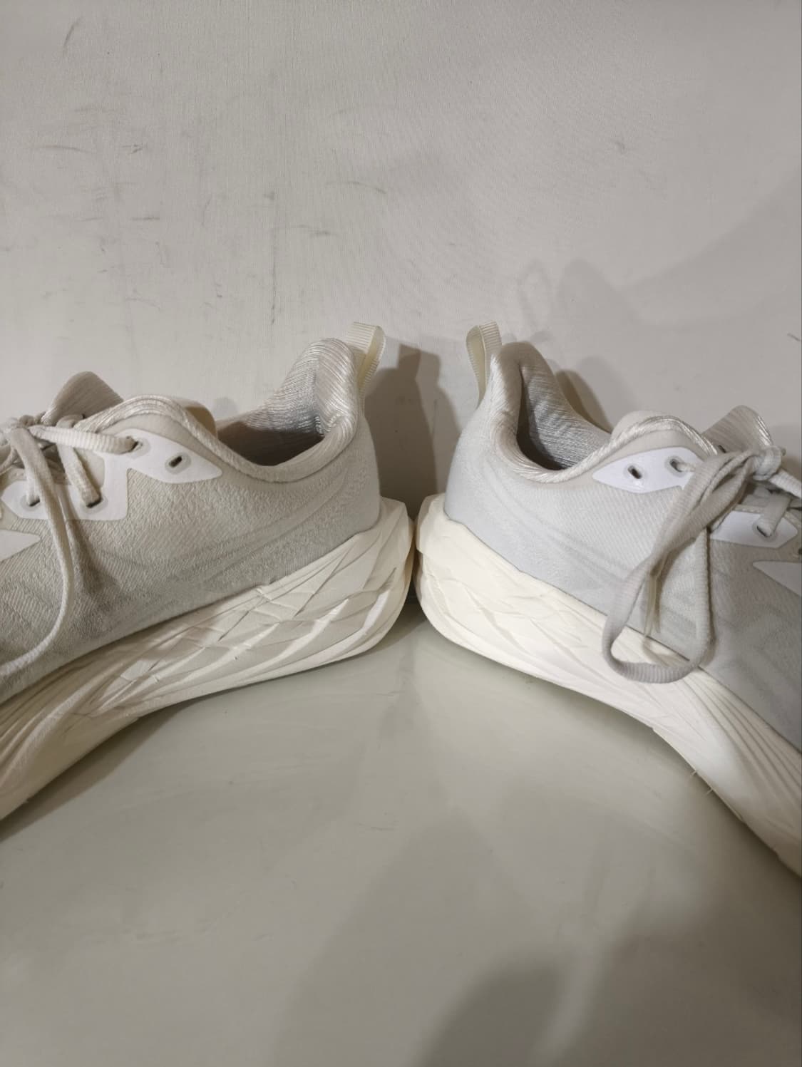 290mm 아식스 노바블라스트4 화이트 런닝화  상품이미지7