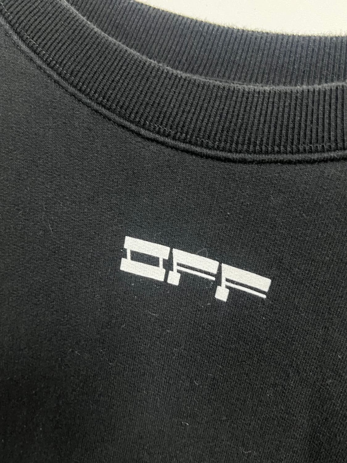 오프화이트 마스크 페이스 빅로고 맨투맨 스웻셔츠 상품이미지3