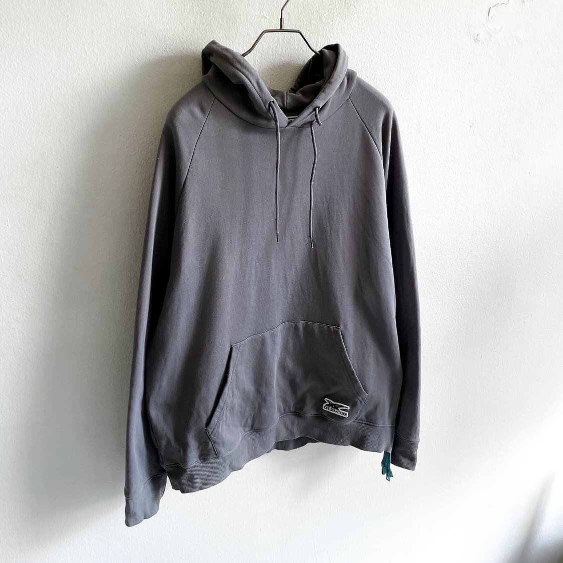 오니츠카 타이거 지퍼 디테일 후드티 상품이미지4