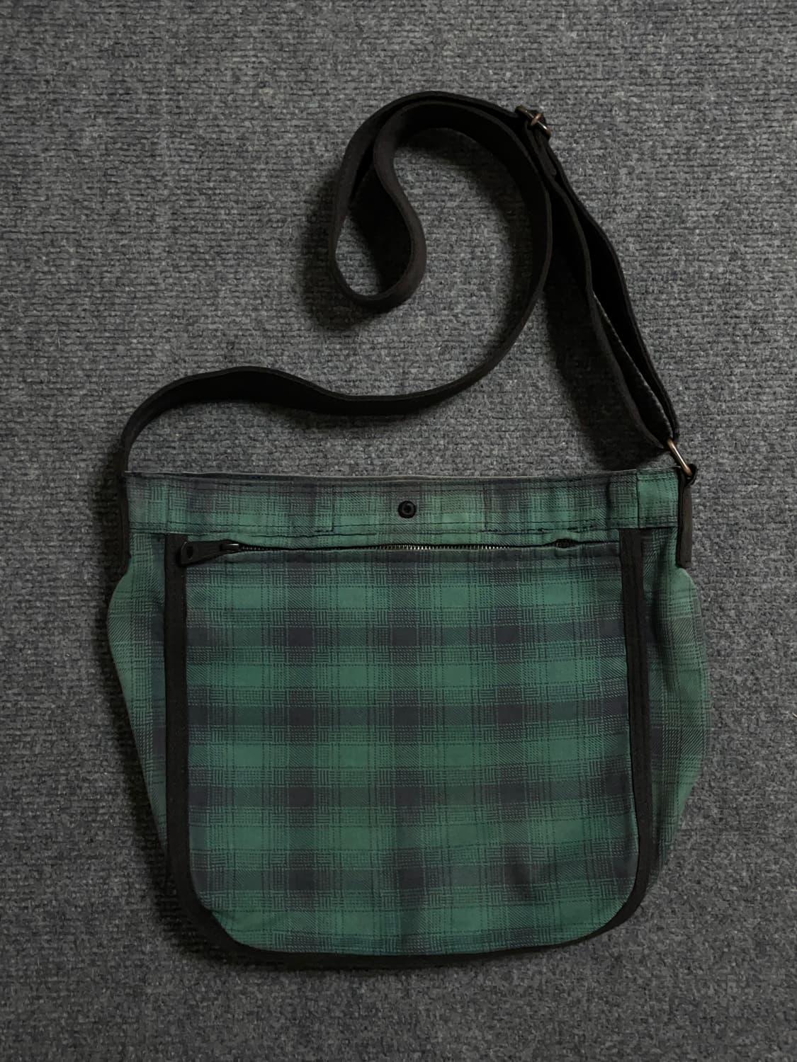 포터 체크 리버시블 숄더백 상품이미지5