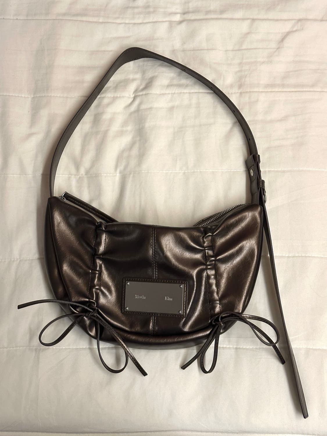 마뗑킴 하프 셔링 리본 라운드 백 브론즈 상품이미지3