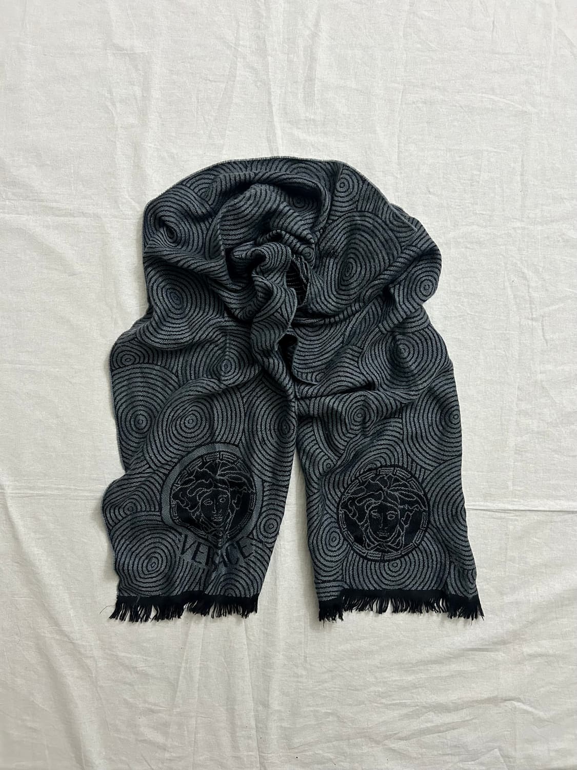 베르사체(Versace) 메두사 머플러 상품이미지3