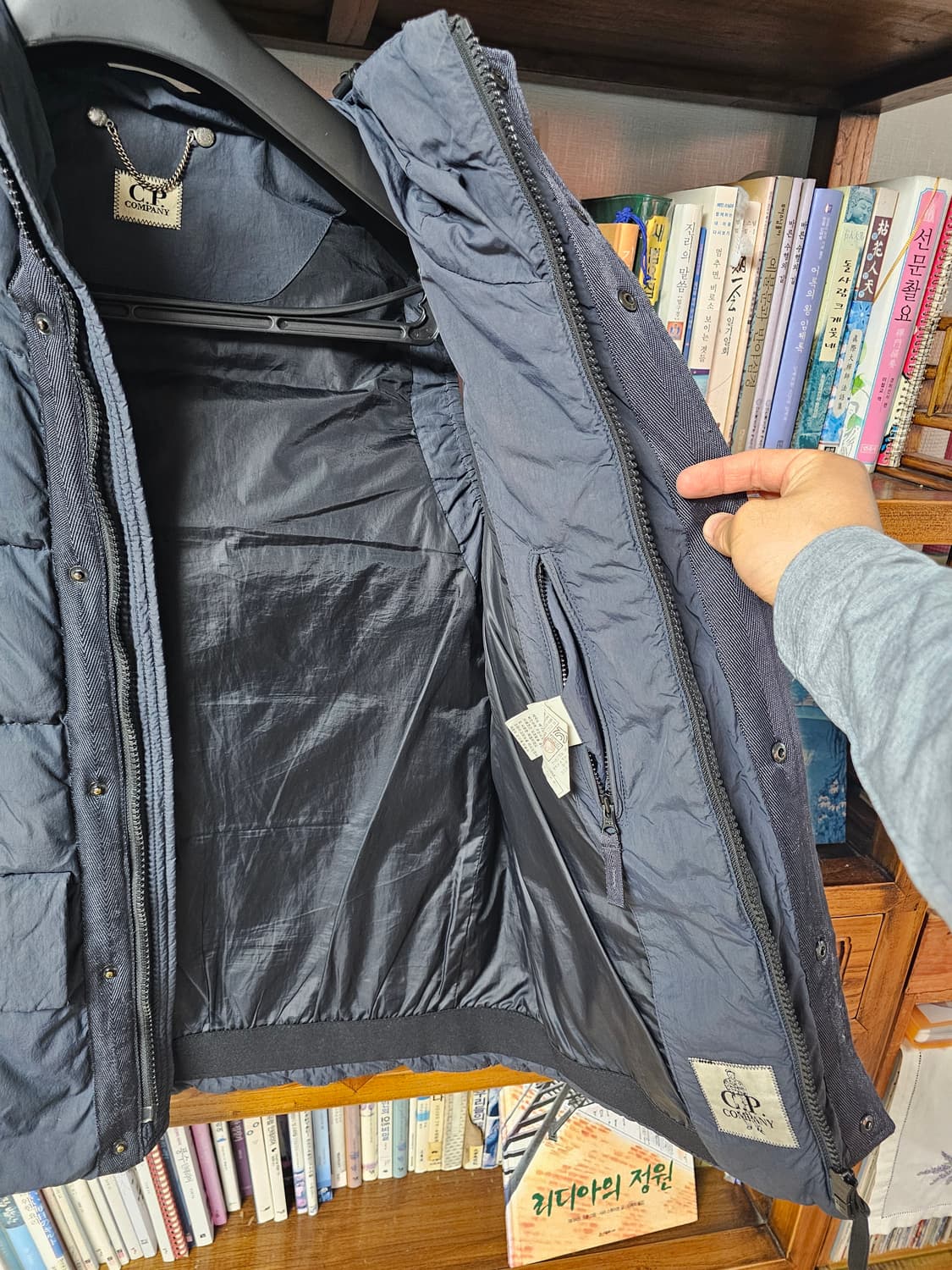 정품 씨피 CP컴퍼니 고글 패딩 조끼 100 사이즈 팔아요 상품이미지7