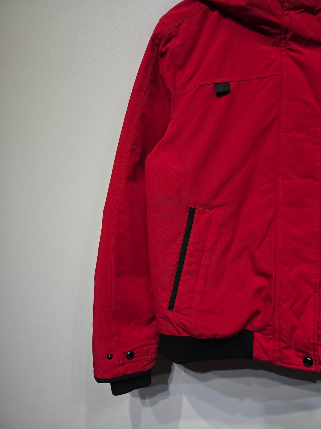 게스(GUESS) LA-CA 리얼 라쿤퍼 덕다운 점퍼 상품이미지4