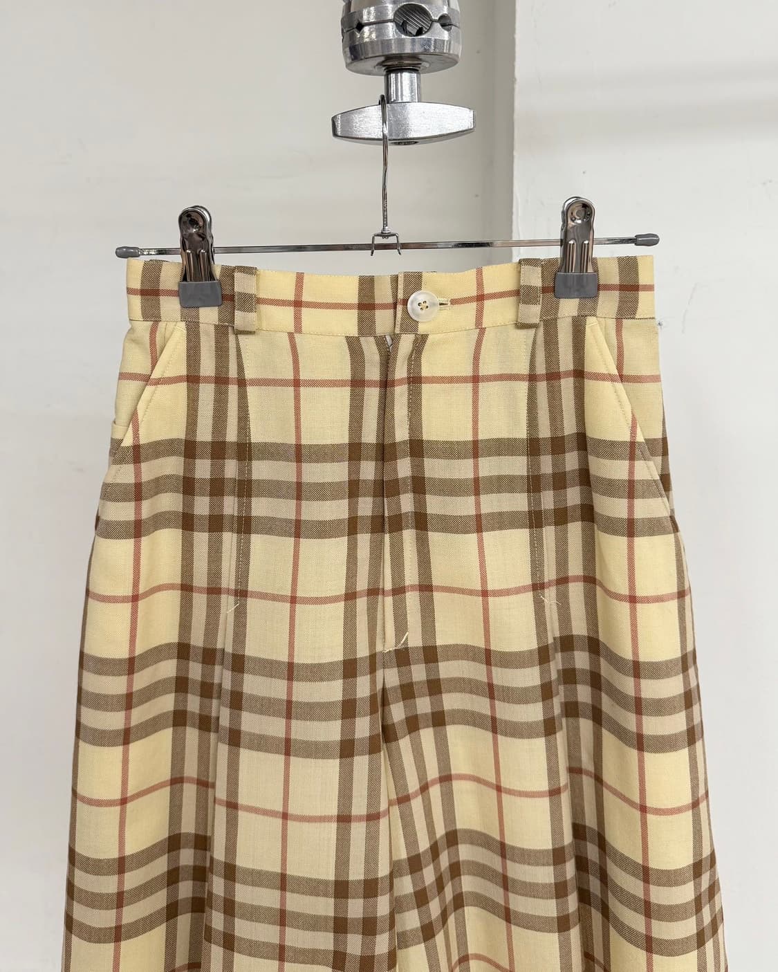 버버리 옐로우 노바체크 핀턱 미디스커트  상품이미지2