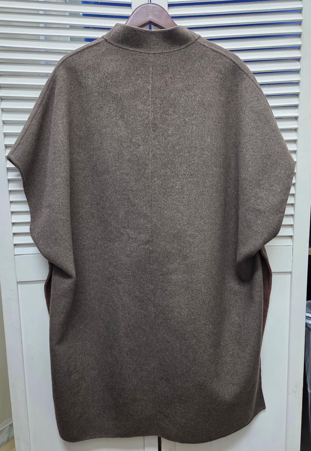 지스튜디오 지춘희 울 케이프 코트 상품이미지5