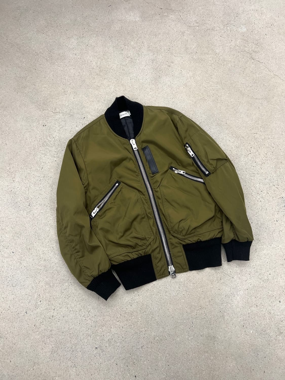 코치 올리브그린 나일론 봄버 자켓 상품이미지3