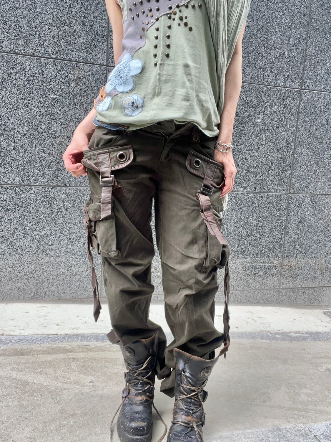 'DOHC' big eyelet pocket cargo pants  상품이미지1