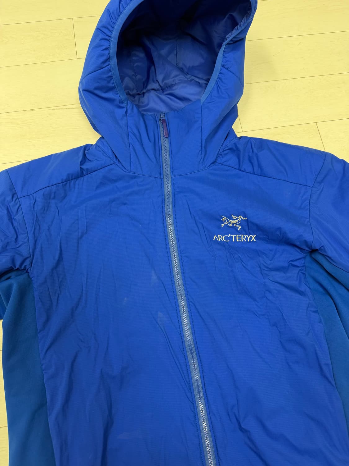 아크테릭스 아톰 M 사이즈  상태 8.3/10  사진찍고 절대 안입습니다 상품이미지2