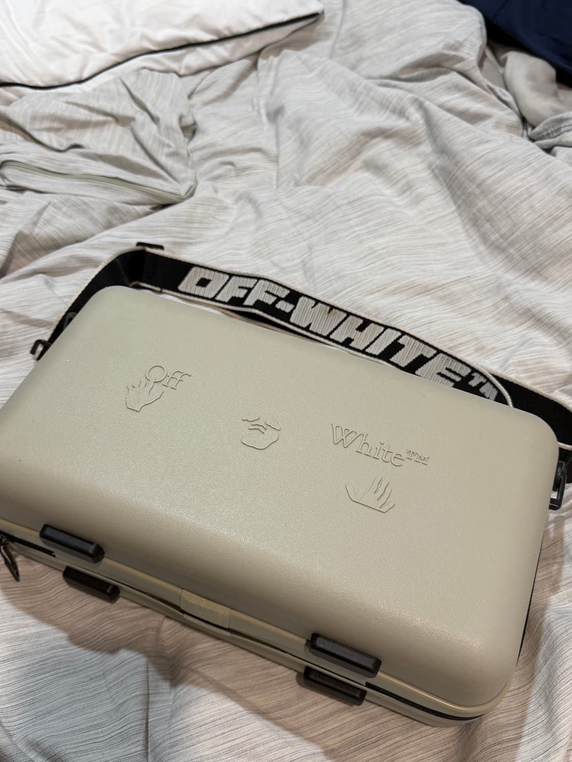 오프화이트 아모레퍼시픽 프로텍션 박스 상품이미지1