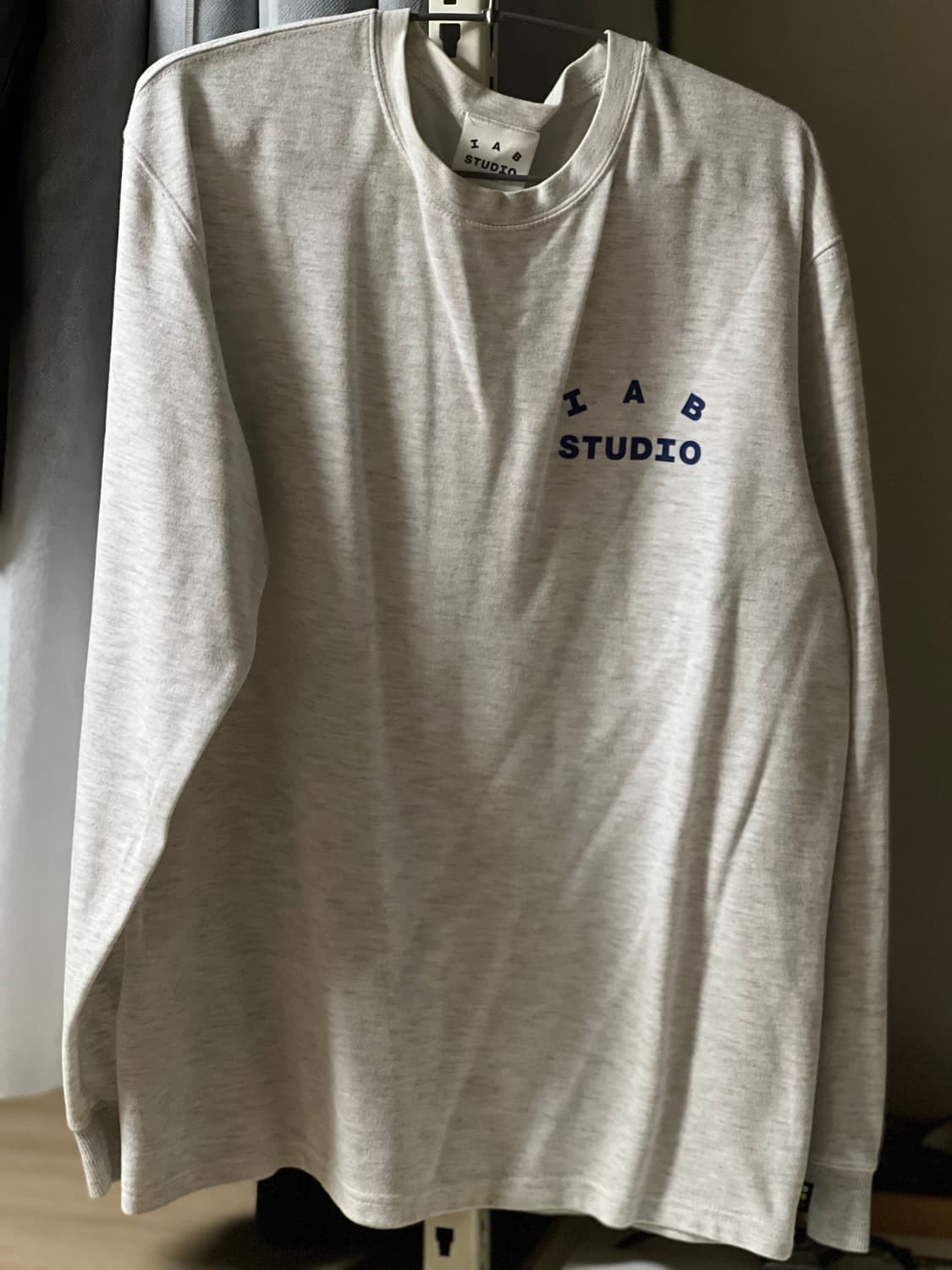 아이앱 스튜디오 롱슬리브 라이트그레이 L 상품이미지1