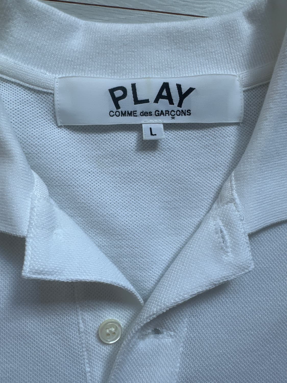 플레이 꼼데가르송 블랙 하트 폴로 셔츠 화이트 상품이미지2