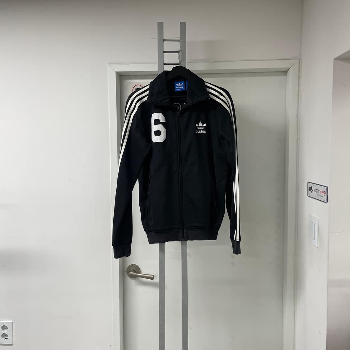 아디다스 뉴욕 트랙탑 져지 블랙 100 상품이미지1