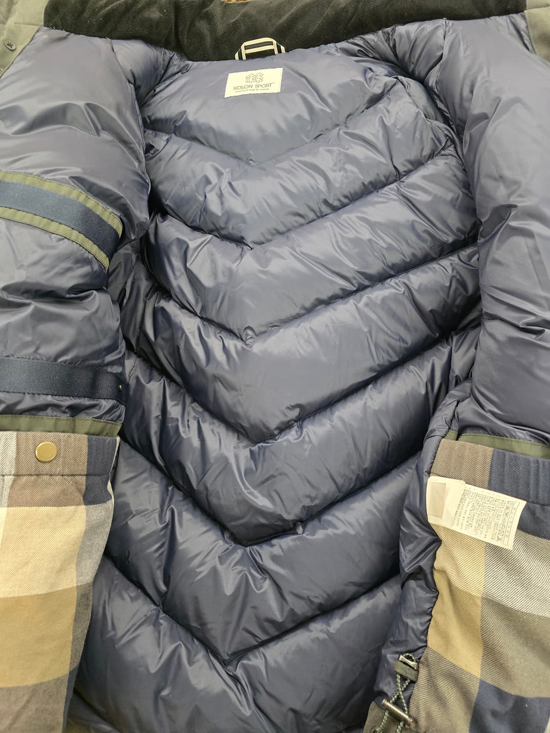 코오롱스포츠  남성 구스다운 점퍼.
싸이즈 105. 상품이미지4