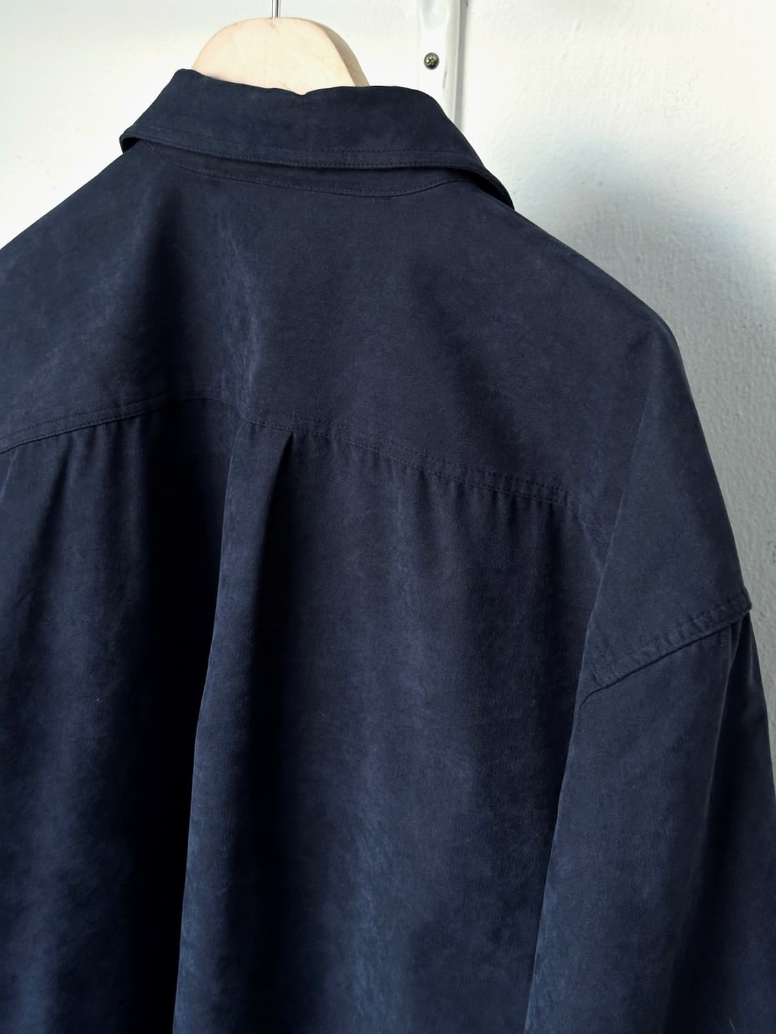 Fake suede fabric L/S shirt 상품이미지3