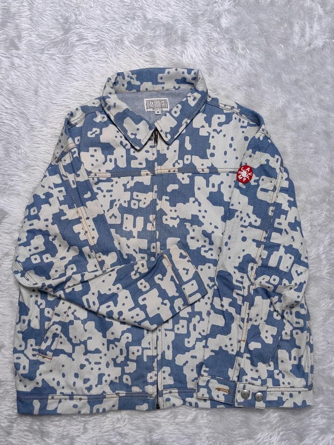 카브엠트 노이즈 프린팅 데님 자켓 상품이미지1