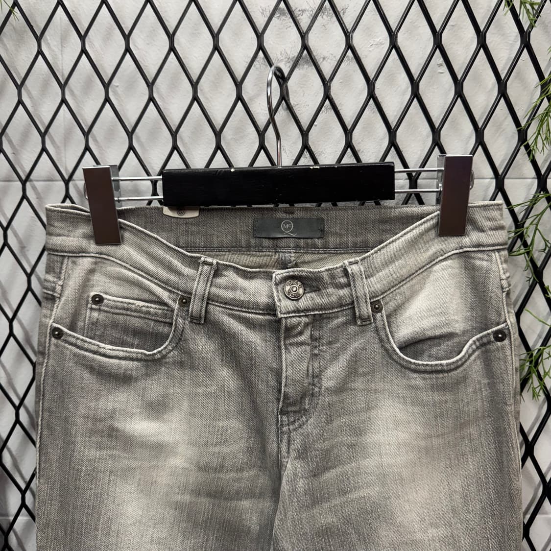 알렉산더 맥퀸 워싱 데님 팬츠 후면 지퍼 디테일 그레이 상품이미지3