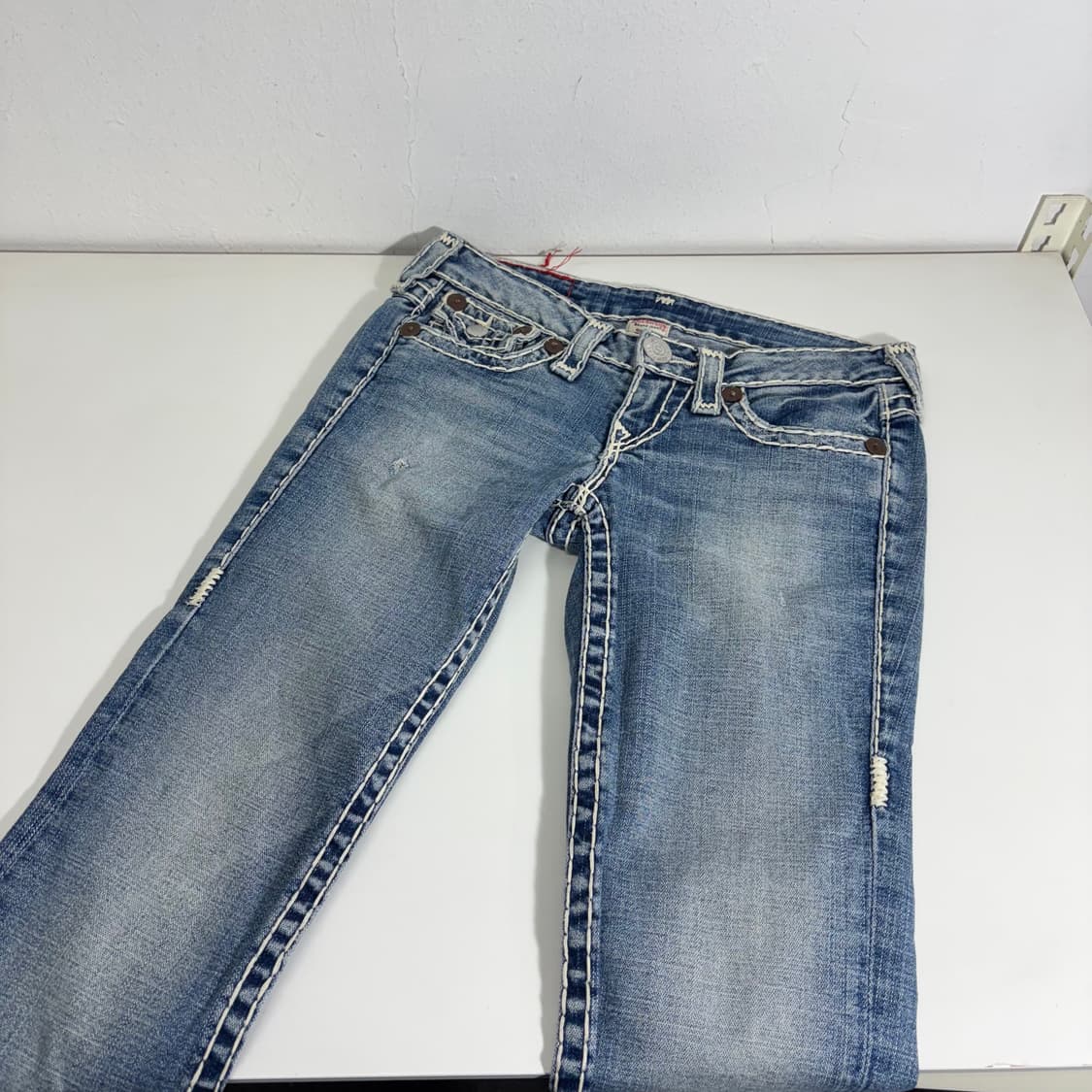 26 트루릴리전 연청 화이트스티치 일자핏 데님팬츠 상품이미지3