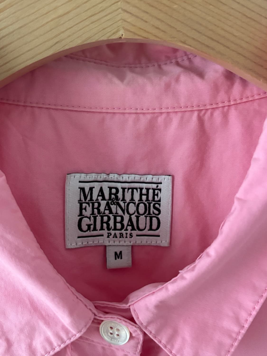 마리떼 프랑소와 저버 핑크 반팔 셔츠 M사이즈입니다. 쨍한 핑크색이 아니 상품이미지2