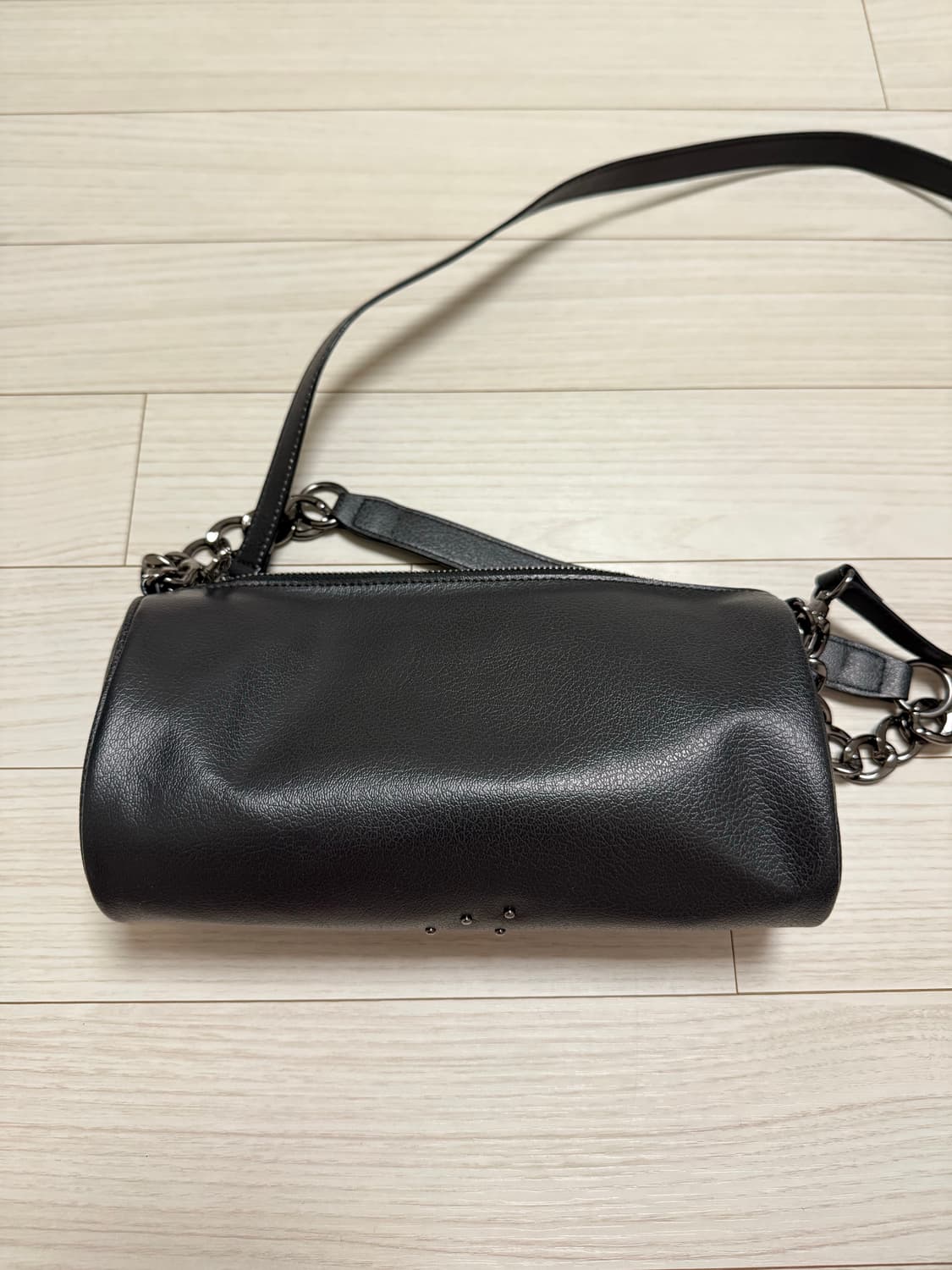 Leey RIVET SPRAY CYLINDER MINI BAG BLACK 상품이미지8
