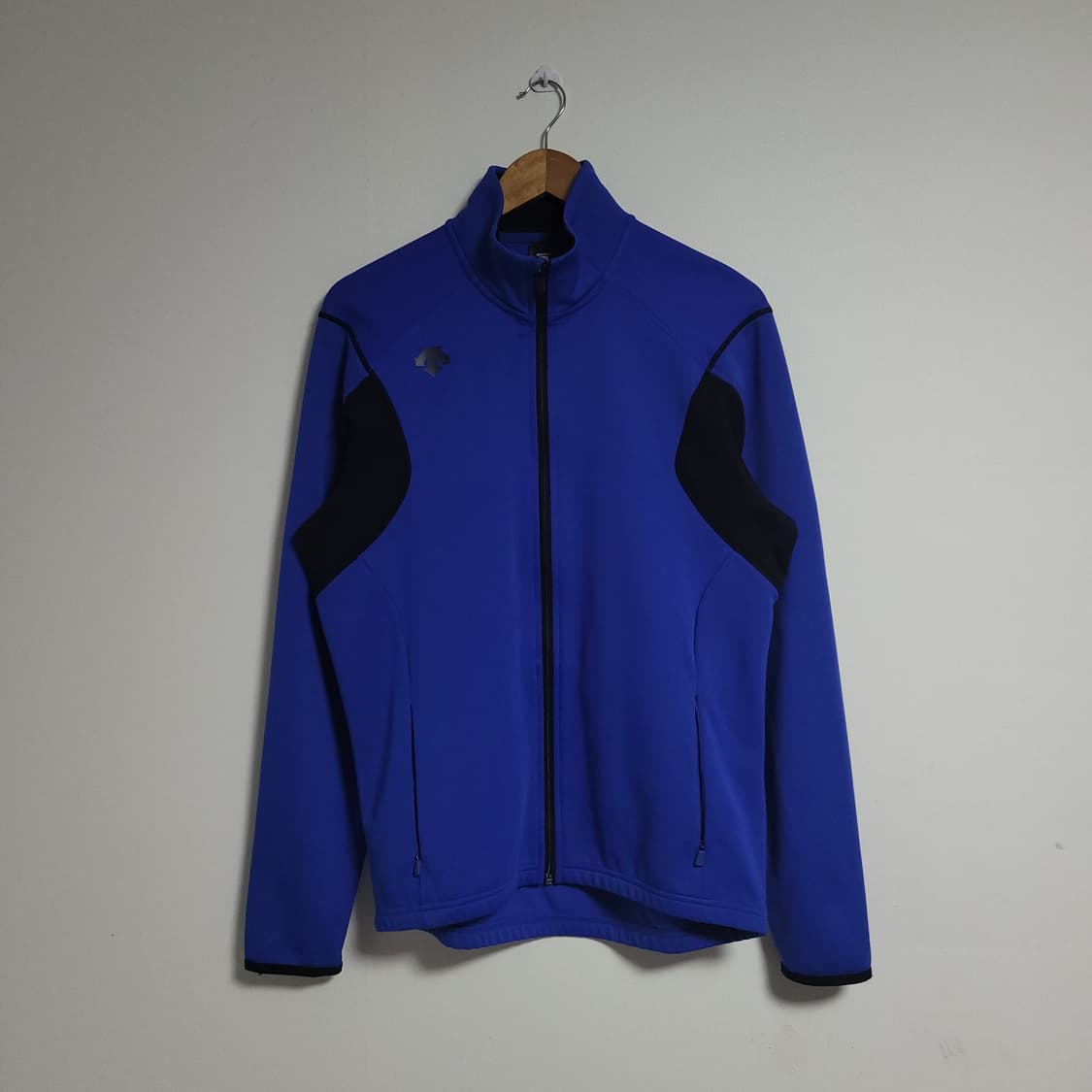 (100) DESCENTE 데상트 블루 블랙 배색 트레이닝 자켓 져지 상품이미지1