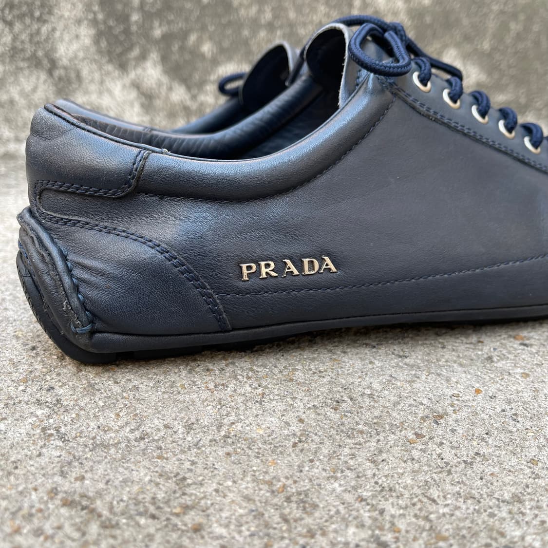 [9UK] Prada 레더 로우탑 스니커즈 네이비 (270~275) 상품이미지8