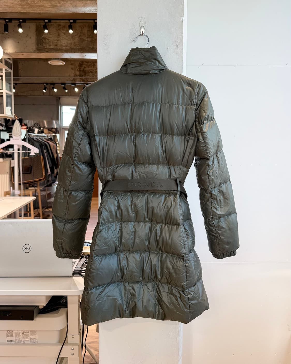 프라다 카키 덕다운 벨티드 패딩 점퍼  상품이미지8