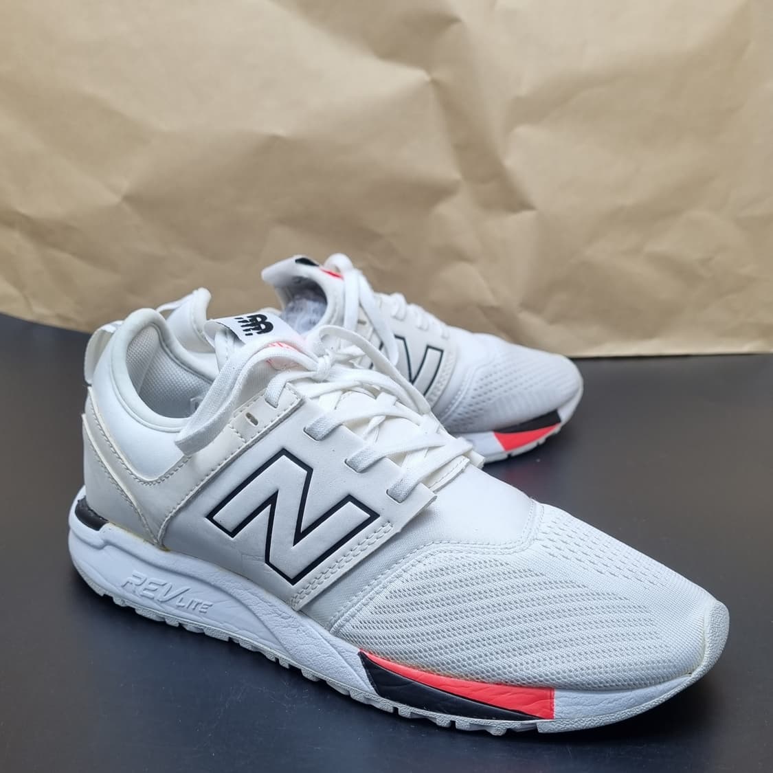 뉴발란스 247 화이트 여성운동화240  상품이미지1