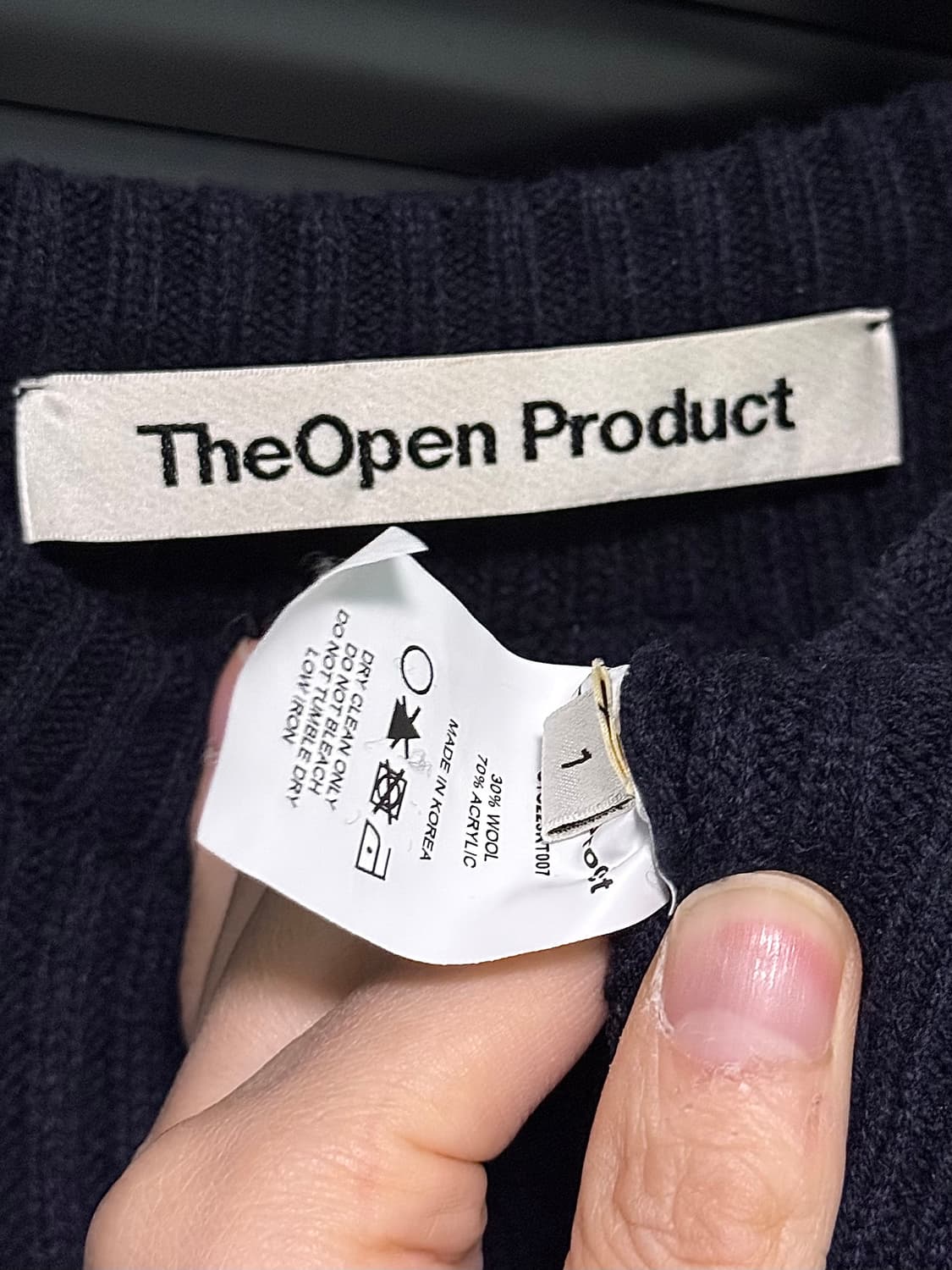 더오픈 프로덕트 YY 컷아웃 니트 스웨터 구멍 홀 디테일 네이비 남색 상품이미지10