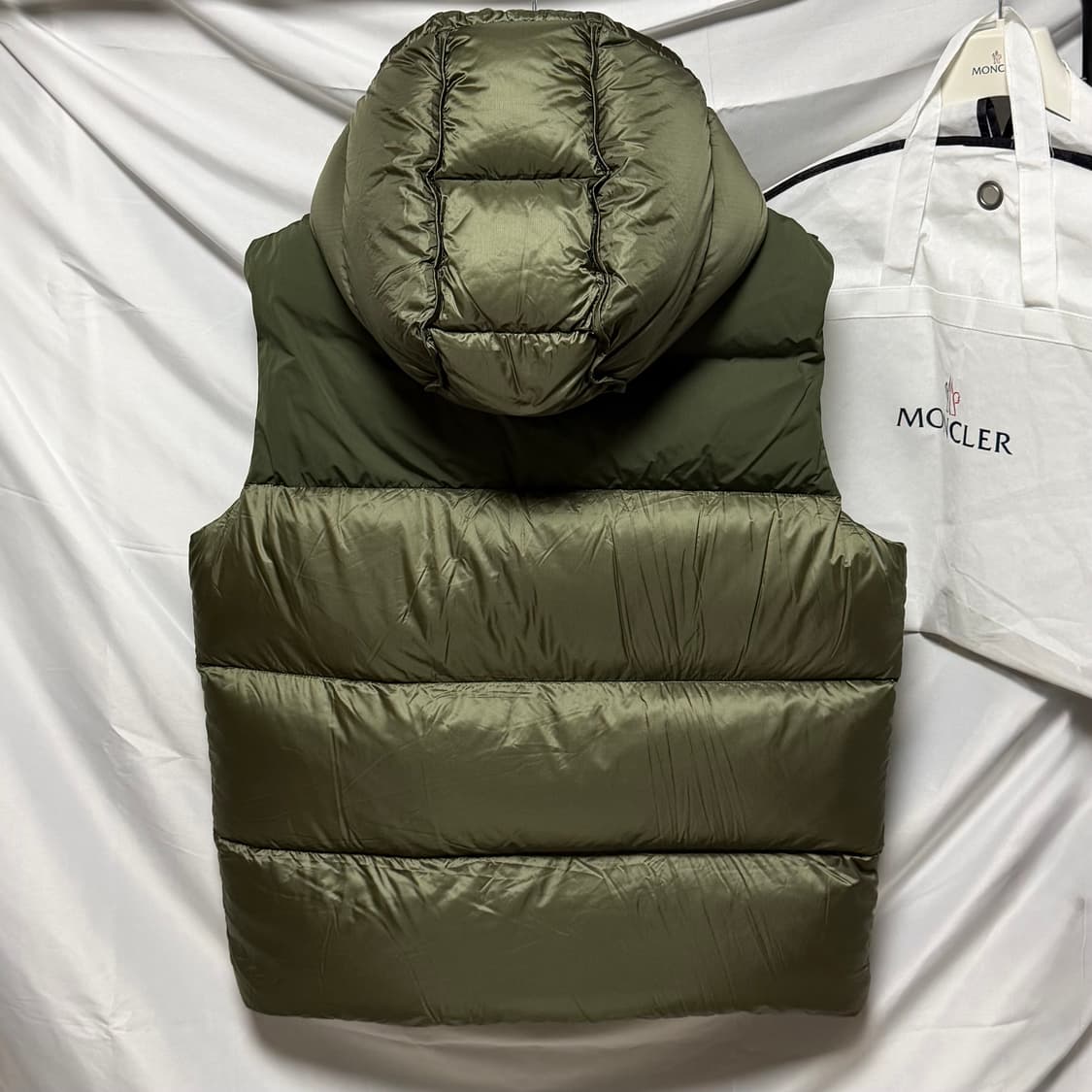 [S+급/5] 23FW 몽클레어 아우스트 질레 후드 조끼패딩 올리브 그린 상품이미지5
