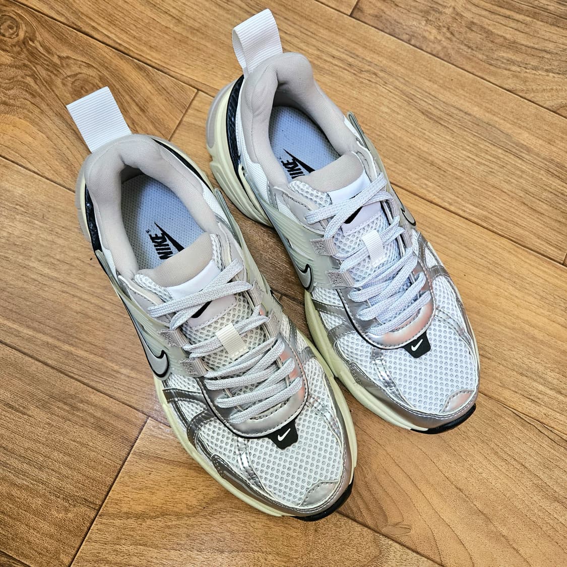 나이키 V2K 런 230 상품이미지2