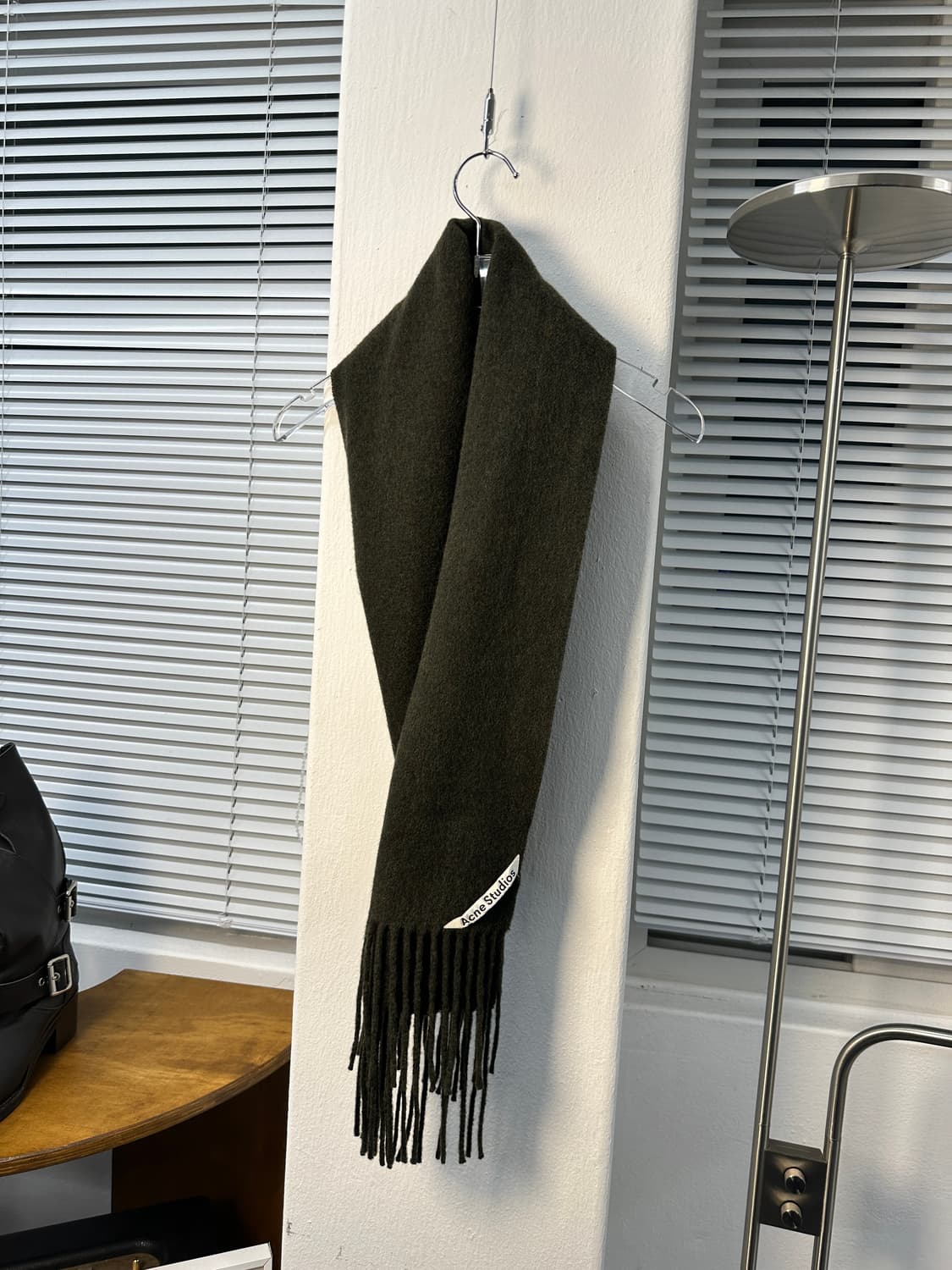 아크네스튜디오 울 머플러 딥카키  상품이미지1