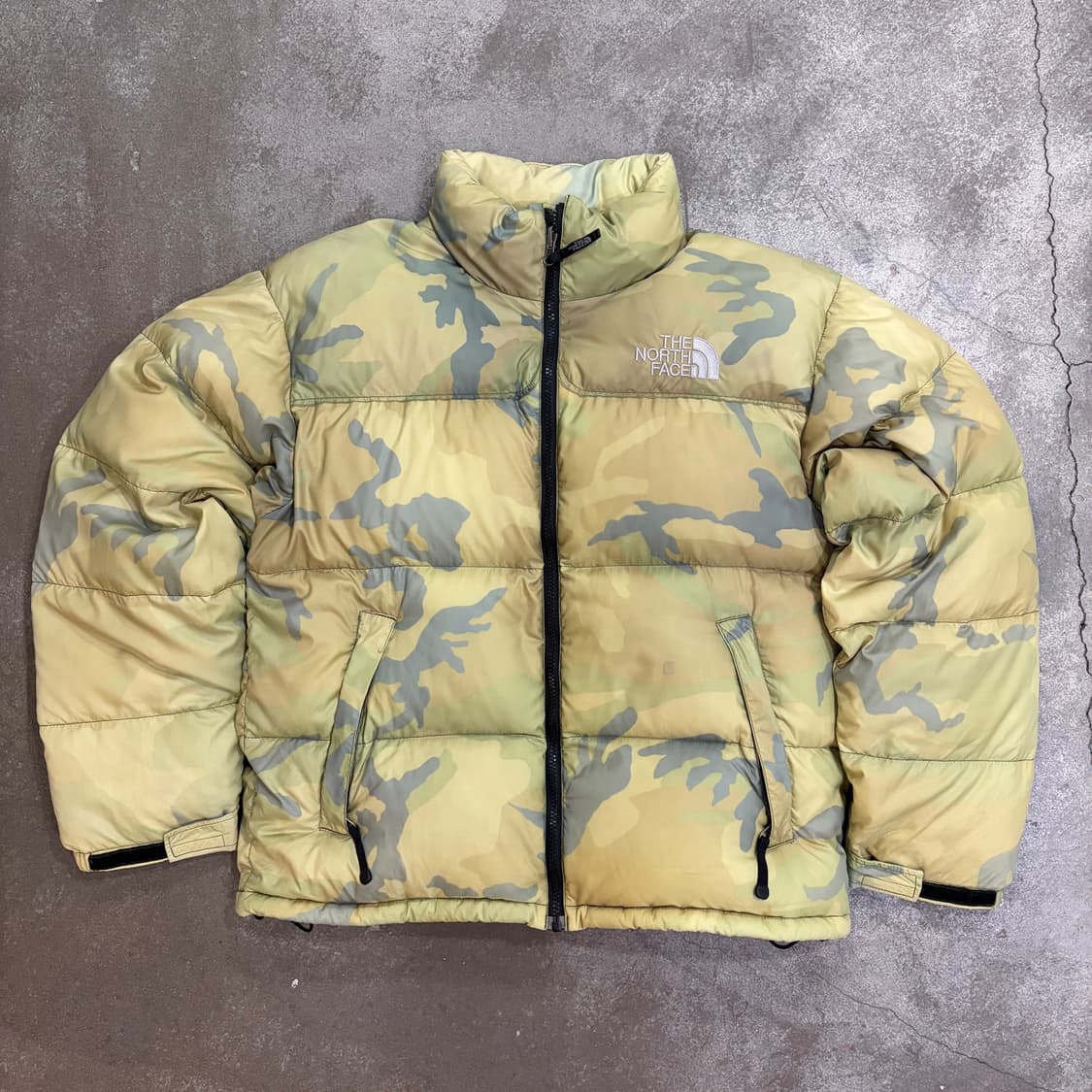 노스페이스 센터로고 카모 패딩 상품이미지1